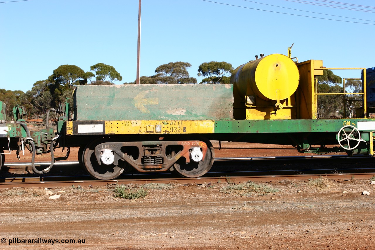 060530 4870
Parkeston, AZYF 932 is a CCE compressor waggon, originally built by Metropolitan Cammell Britain as GB class in 1952-55 for Commonwealth Railways, converted to RGB class, then current code in 1989.
Keywords: AZYF-type;AZYF932;Metropolitan-Cammell-Britain;GB-type;RGB-type;