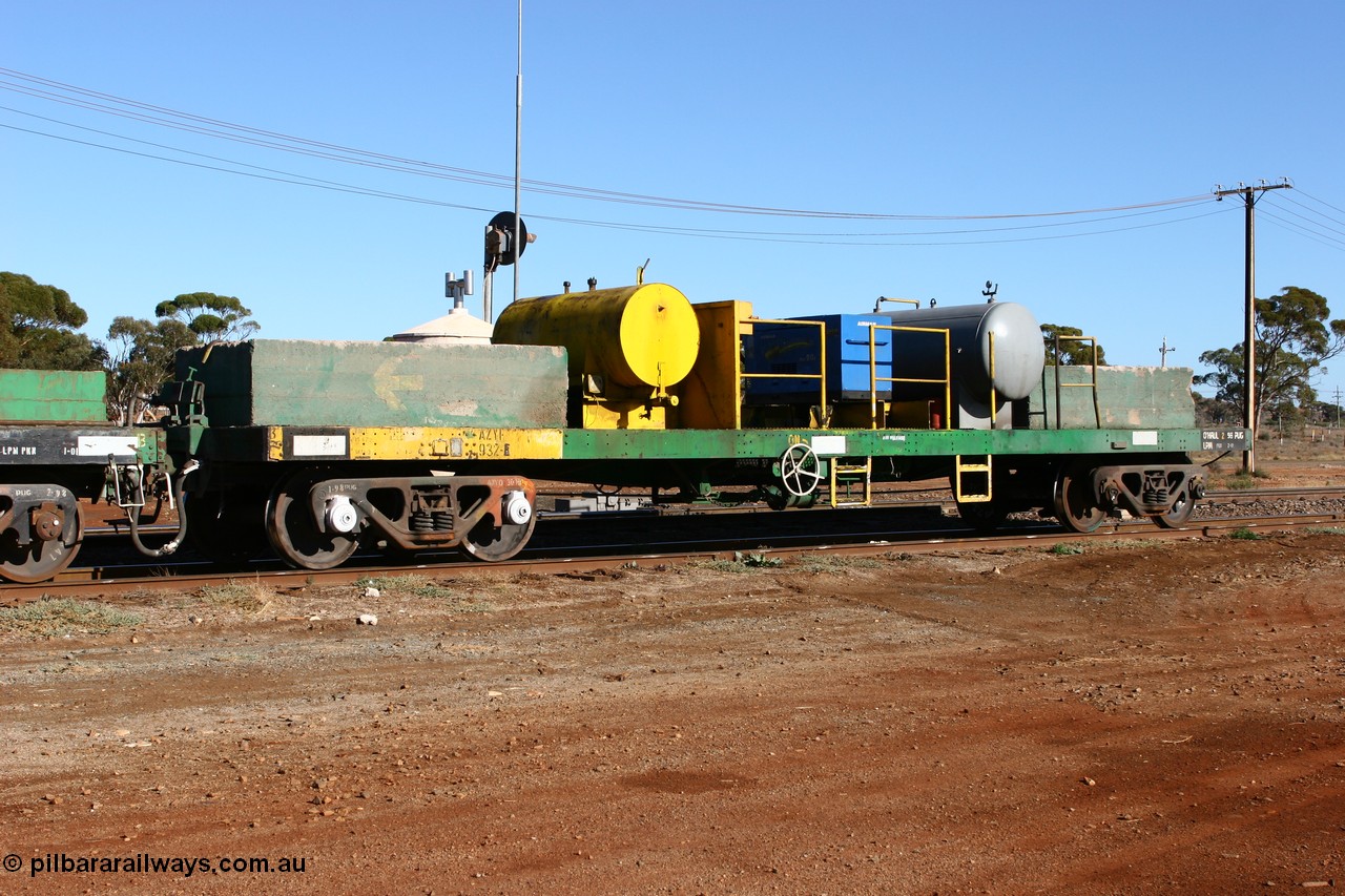 060530 4871
Parkeston, AZYF 932 is a CCE compressor waggon, originally built by Metropolitan Cammell Britain as GB class in 1952-55 for Commonwealth Railways, converted to RGB class, then current code in 1989.
Keywords: AZYF-type;AZYF932;Metropolitan-Cammell-Britain;GB-type;RGB-type;