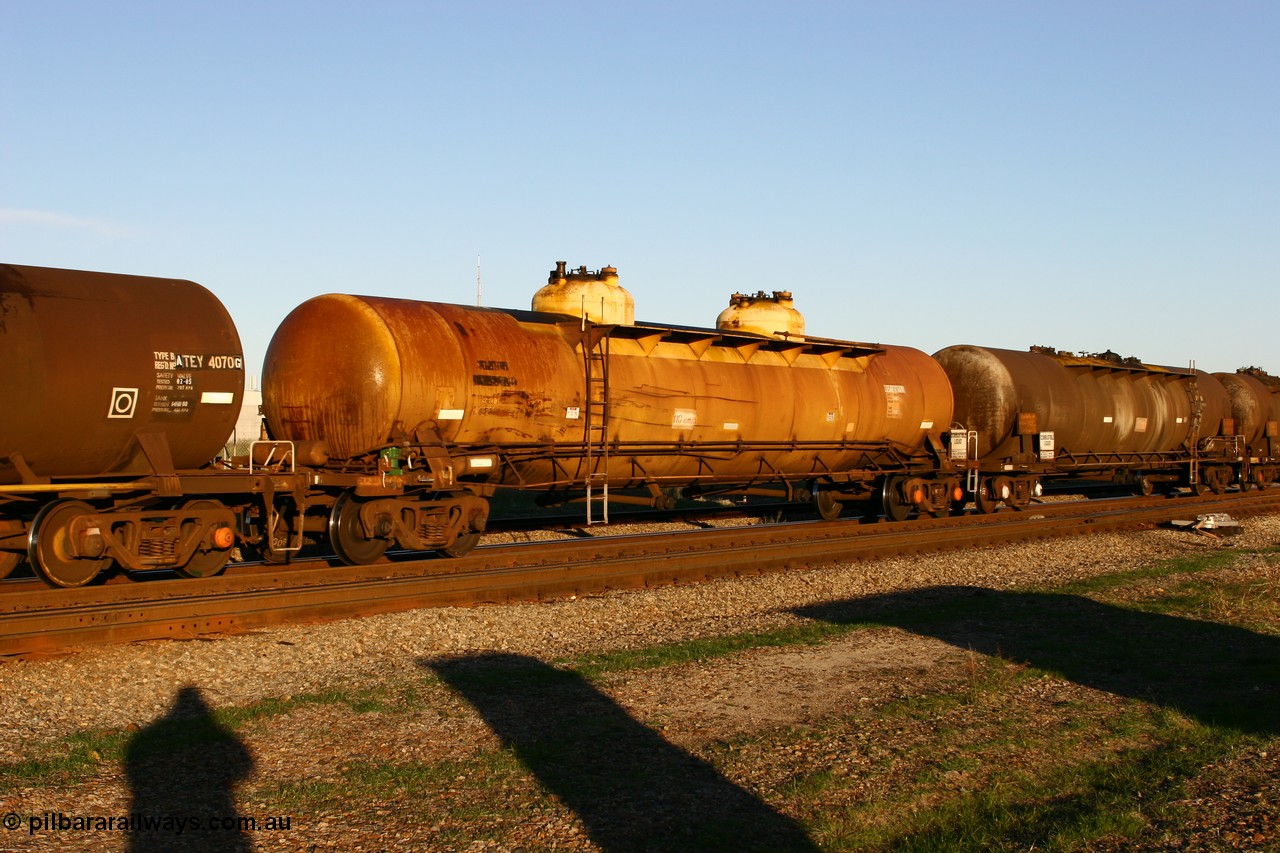 060603 5257 WSTY30675L
Midland, WSTY 30675 fuel tank waggon, last one of five built by AE Goodwin NSW in 1970/71 as WST type 78600 litre capacity.
Keywords: WSTY-type;WSTY30675;AE-Goodwin;WST-type;