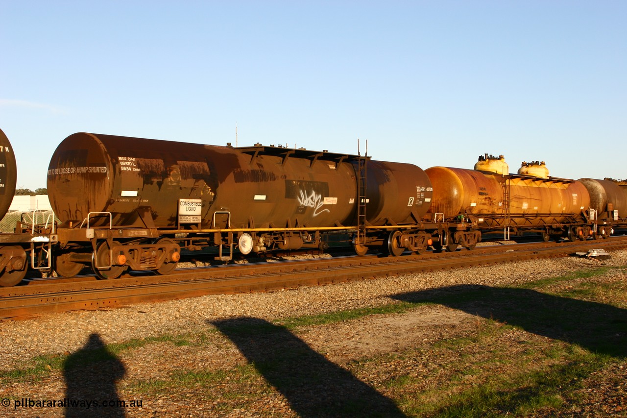 060603 5258 ATEY4070G
Midland, ATEY 4070 diesel fuel tank waggon, former NTAF in service for BP Oil, former AMPOL tank, coded WTEY when arrived in WA.
Keywords: ATEY-type;ATEY4070;NTAF-type;