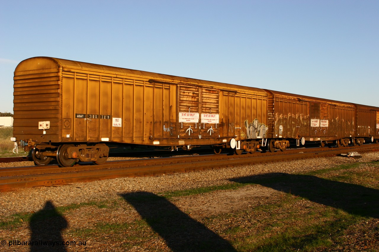 060603 5276
Midland, ABAY 30878 covered goods waggon originally built by Mechanical Handling Ltd SA as part of a third batch of one hundred and thirty five WVX type covered vans, recoded to WBAX in 1980.
Keywords: ABAY-type;ABAY30878;Mechanical-Handling-Ltd-SA;WVX-type;WBAX-type;