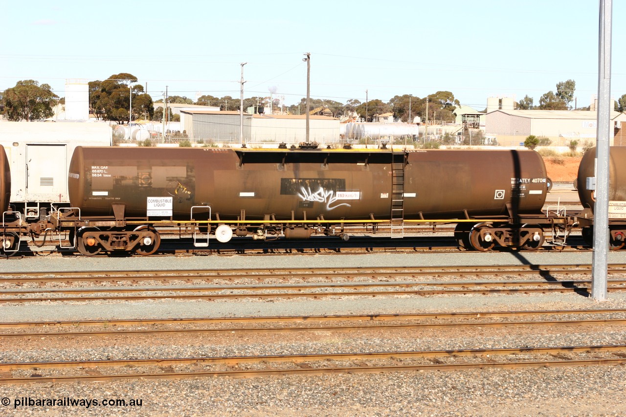 070529 9416
West Kalgoorlie, ATEY 4070 diesel fuel tank waggon, former NTAF in service for BP Oil, former AMPOL tank, coded WTEY when arrived in WA.
Keywords: ATEY-type;ATEY4070;NTAF-type;