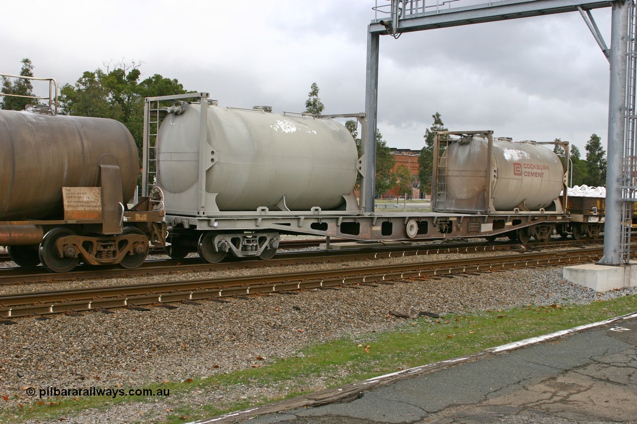 070608 0087
Midland, AQCY container flat waggon with two 20' Cockburn Cement tanktainers.
Keywords: AQCY-type;