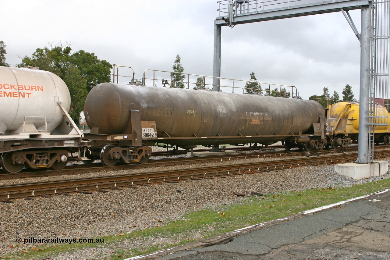 070608 0099
Midland, APKY 30642, one of two built by WAGR Midland Workshops in 1970 as WK type pneumatic discharge bulk cement waggon, seen here in Cockburn Cement traffic.
Keywords: APKY-type;APKY30642;WAGR-Midland-WS;WK-type;