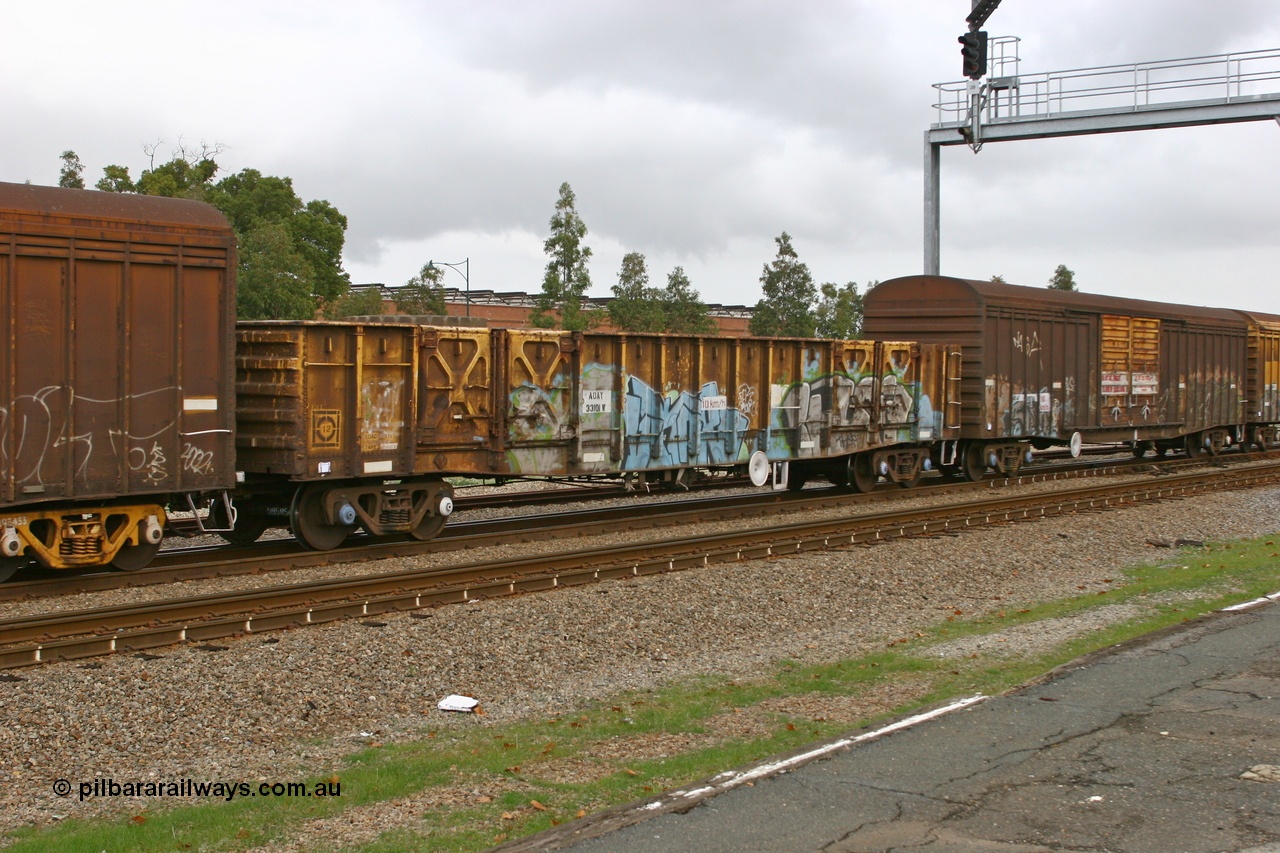 070608 0116
Midland, AOAY 33101 open waggon, built by WAGR Midland Workshops in 1969 as the type leader in a batch of fifty eight WGX type open waggons without end doors, recoded to WOAX
Keywords: AOAY-type;AOAY33101;WAGR-Midland-WS;WGX-type;WOAX-type;