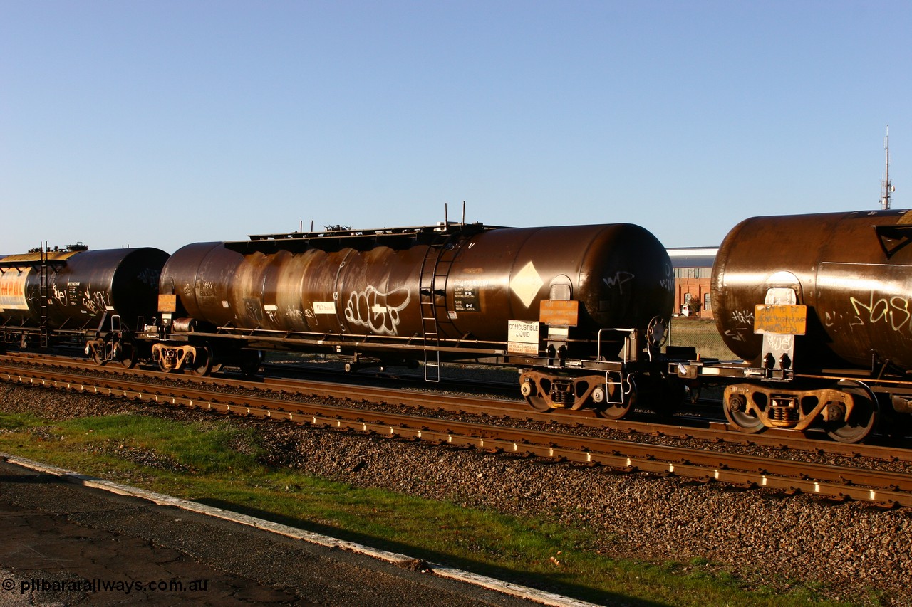 070609 0196
Midland, ATPY 593 fuel tank waggon built by WAGR Midland Workshops in 1976 as one of four WJP type for AMPOL, capacity of 80500 litres, here in Caltex service.
Keywords: ATPY-type;ATPY593;WAGR-Midland-WS;WJP-type;WJPY-type;