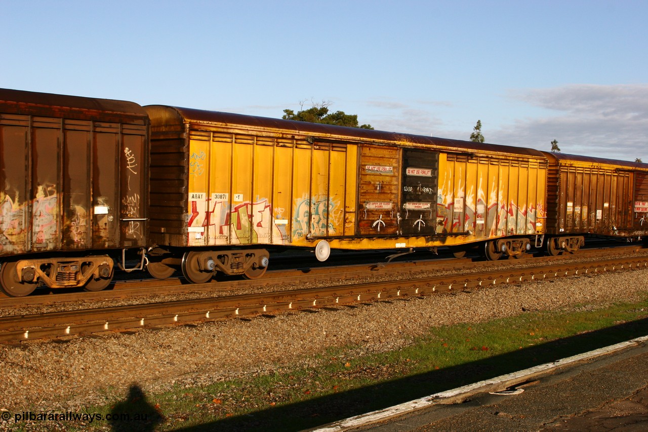 070609 0204
Midland, ABAY 30871 covered goods waggon originally built by Mechanical Handling Ltd SA as part of a third batch of one hundred and thirty five WVX type covered vans, recoded to WBAX in 1980.
Keywords: ABAY-type;ABAY30871;Mechanical-Handling-Ltd-SA;WVX-type;WBAX-type;