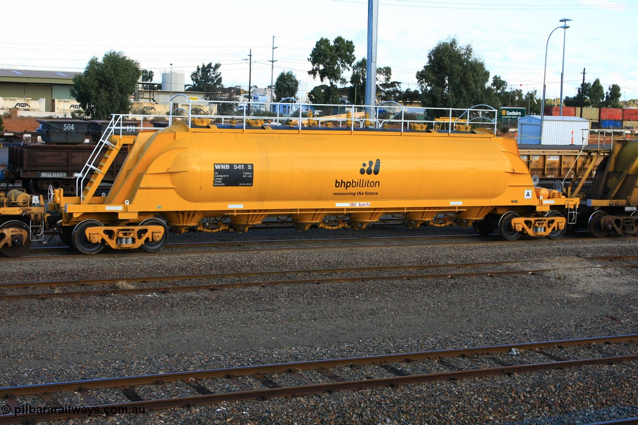 100601 8434
West Kalgoorlie, WNB 541, pneumatic discharge nickel concentrate waggon, leader of six units built by Bluebird Rail Services SA in 2010 for BHP Billiton.
Keywords: WNB-type;WNB541;Bluebird-Rail-Operations-SA;