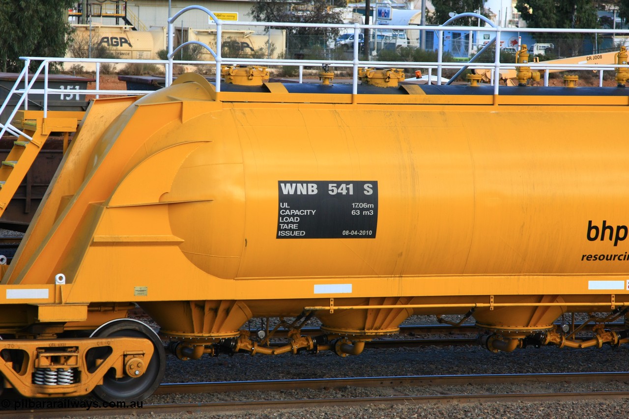 100601 8435
West Kalgoorlie, WNB 541, pneumatic discharge nickel concentrate waggon, leader of six units built by Bluebird Rail Services SA in 2010 for BHP Billiton.
Keywords: WNB-type;WNB541;Bluebird-Rail-Operations-SA;