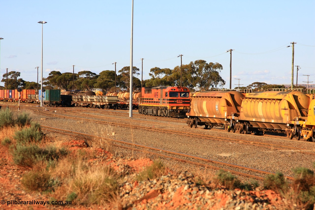 100601 8485
West Kalgoorlie, WN 539 and WN 522, pneumatic discharge nickel concentrate waggon, 522 from the first order of thirty units in 1970 by AE Goodwin NSW and 539 from the second order of ten units in 1975 by WAGR Midland Workshops.
Keywords: WN-type;WN539;WAGR-Midland-WS;