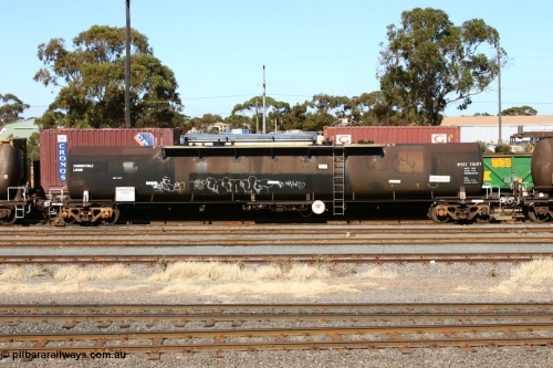 060528 4507 WTEY7310T
West Kalgoorlie, WTEY 7310 fuel tanker, originally an NTAF type tanker, in BP service.
Keywords: WTEY-type;WTEY7310;NTAF-type;