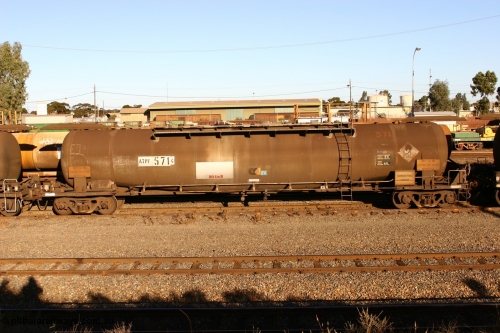 060528 4636 ATPF571G
West Kalgoorlie, ATPF 571 fuel tank waggon is the type leader built by WAGR Midland Workshops in 1974 for Shell as WJP type 80.66 kL one compartment one dome, capacity of 80500 litres.
Keywords: ATPF-type;ATPF571;WAGR-Midland-WS;WJP-type;