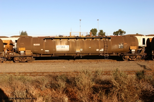 060528 4639 ATLF562S
West Kalgoorlie, ATLF 562 tank waggon, built by WAGR Midland Workshops 1973 for Shell as type WJL 86.49 kL one compartment one dome with a capacity of 80500 litres, fitted with type F InterLock couplers.
Keywords: ATLF-type;ATLF562;WAGR-Midland-WS;WJL-type;