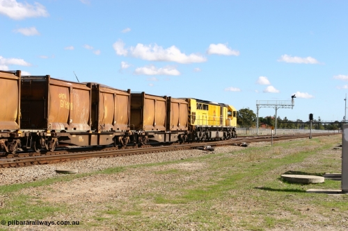 060602 5164
Midland, AQNY 32169 and 32172 are two of sixty two waggons built by Goninan WA in 1998 as WQN type for Murrin Murrin container traffic, on an empty up Malcolm freighter with empty sulphur bins.
Keywords: AQNY-type;AQNY32169;Goninan-WA;WQN-type;