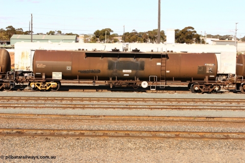 070529 9405
West Kalgoorlie, diesel fuel tanker ATDY 4619, ex NSW NTAF AMPOL tank, now in service with BP Oil, capacity of 67000 litres.
Keywords: ATDY-type;ATDY4619;NTAF-type;WTDY-type;