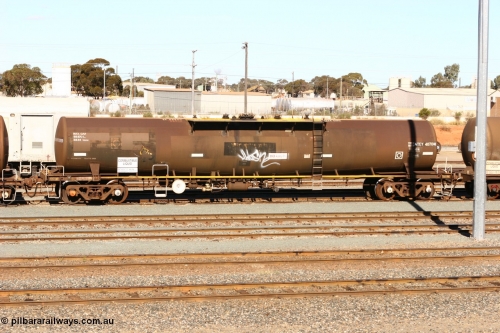 070529 9416
West Kalgoorlie, ATEY 4070 diesel fuel tank waggon, former NTAF in service for BP Oil, former AMPOL tank, coded WTEY when arrived in WA.
Keywords: ATEY-type;ATEY4070;NTAF-type;