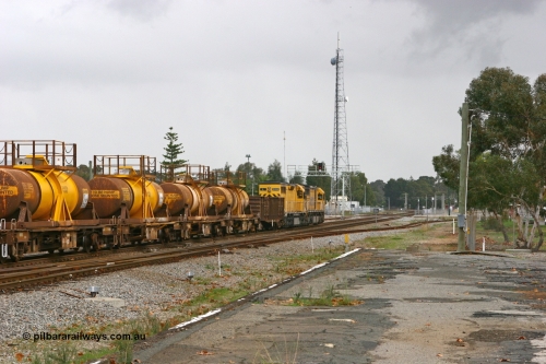 070608 0081
Midland, string of AQHY with CSA sulphuric acid tanks, originally built by the WAGR Midland Workshops in 1964/66 as a WF type flat waggon, then in 1997, following several recodes and modifications, seventy five waggons converted to the WQH type to carry CSA sulphuric acid tanks between Hampton/Kalgoorlie and Perth/Kwinana.
Keywords: AQHY-type;WAGR-Midland-WS;WF-type;WFDY-type;WFDF-type;WQH-type;