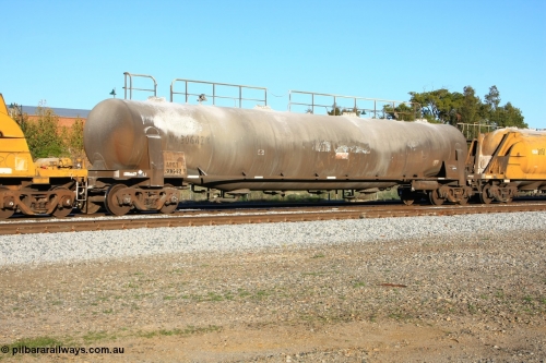 100609 09959
Midland, APKY 30642 one of two built by WAGR Midland Workshops in 1970 as WK type pneumatic discharge bulk cement waggon.
Keywords: APKY-type;APKY30642;WAGR-Midland-WS;WK-type;