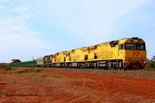 231020 8139
Parkeston, Aurizon's mineral sand service 4UP1 arrives behind ACD 6049, 6025 and ACD 6048 with 114 waggons for 9296 tonnes and 1600 metres. October 20, 2023.

