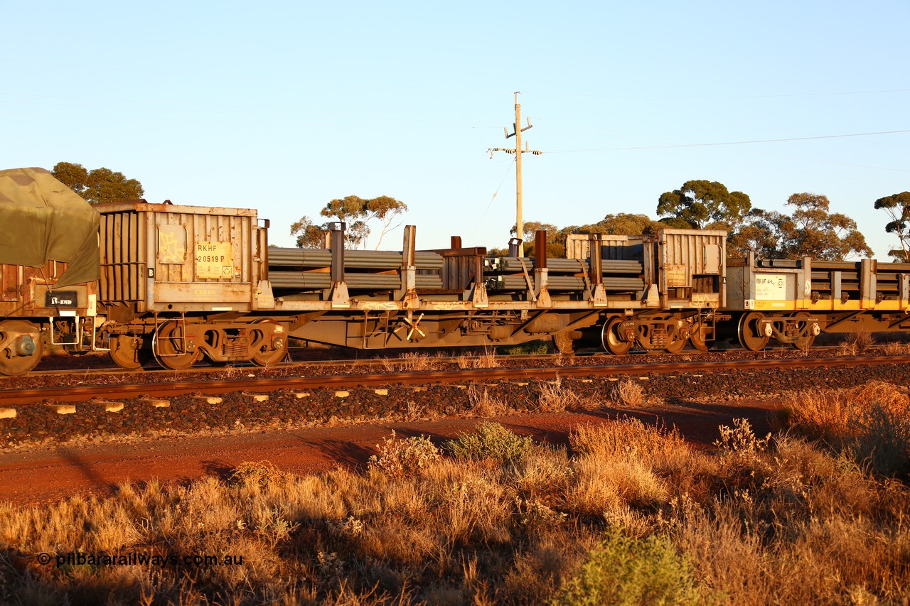 160522 2027
Parkeston, 5MP2 steel train, RKHF 20519 steel transport waggon loaded with steel bar, built by EPT NSW in 1977/78 in the first batch of two hundred BDY open waggons, recoded to NODY after 1979.
Keywords: RKHF-type;RKHF20519;EPT-NSW;BDY-type;NODY-type;