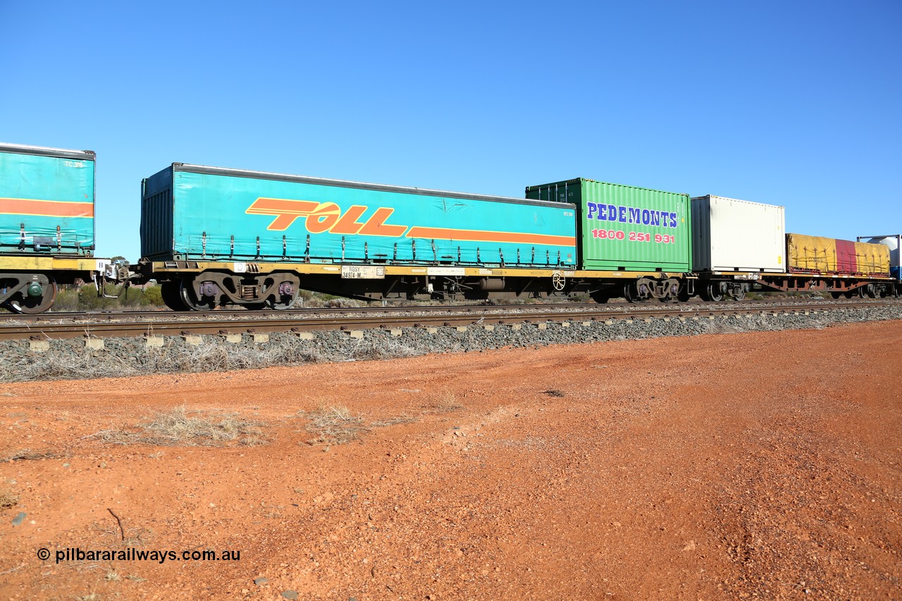 160522 2090
Parkeston, 6MP4 intermodal train, RQSY 34974 container waggon, Toll half height curtainsider 5TC 205 and Pedemonts PHR613 bulk container.
Keywords: RQSY-type;RQSY34974;