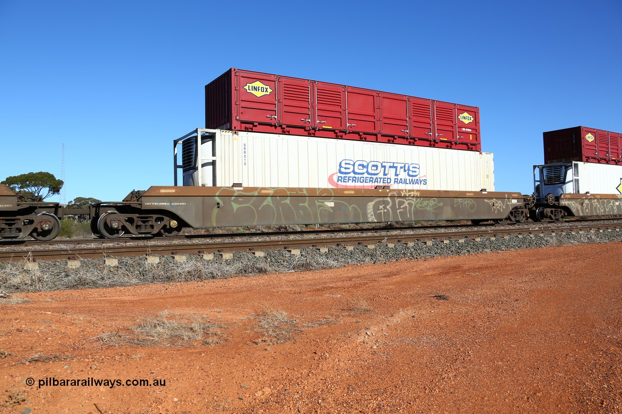 160522 2103
Parkeston, 6MP4 intermodal train, platform 2 of 5-pack RRRY 7014 well waggon set, one of nineteen built in China at Zhuzhou Rolling Stock Works for Goninan in 2005, Scott's Refrigerated Railways reefer SRR 010 and a half height side door red Linfox LSDU 6940064 container.
Keywords: RRRY-type;RRRY7014;CSR-Zhuzhou-Rolling-Stock-Works-China;