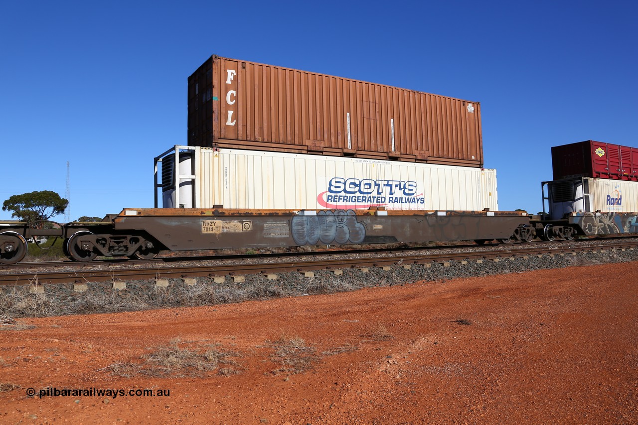 160522 2108
Parkeston, 6MP4 intermodal train, platform 4 of 5 pack Goninan built RRZY 7014 well waggon set, Scott's Refrigerated Railways reefer SRR 018 and FCL FCGU 9642534 container.
Keywords: RRZY-type;RRZY7014;Goninan-NSW;