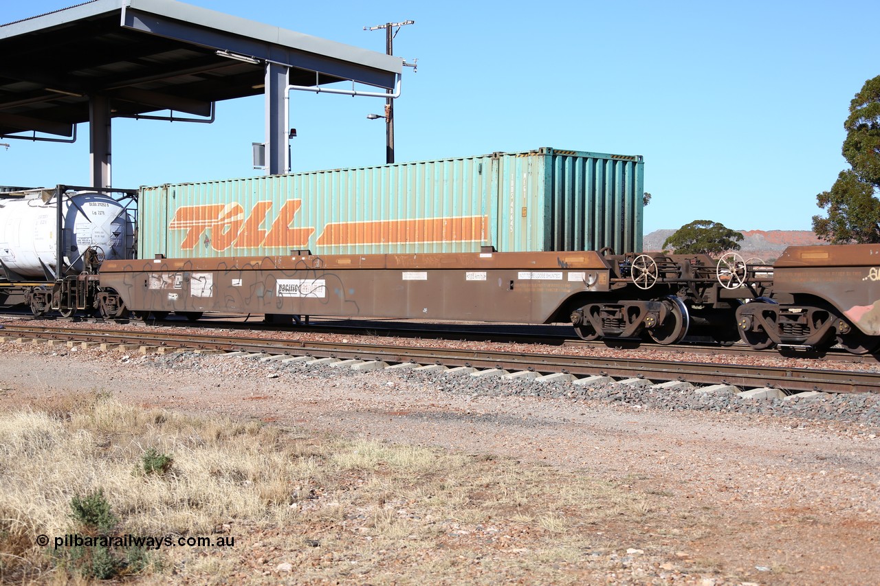 160522 2139
Parkeston, 6MP4 intermodal train, platform 5 of 5-pack RRRY 7016 well waggon set, one of nineteen built in China at Zhuzhou Rolling Stock Works for Goninan in 2005 with Toll 48' container TDDS 48645.
Keywords: RRRY-type;RRRY7016;CSR-Zhuzhou-Rolling-Stock-Works-China;