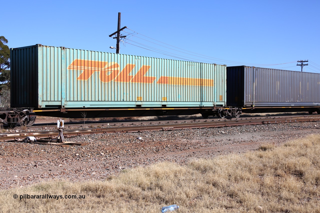 160522 2161
Parkeston, 6MP4 intermodal train, platform 3 of 5-pack low profile skel waggon set RRYY 17, one of fifty two such waggon sets built by Bradken at Braemar NSW in 2004-05, loaded with Toll 48' container TCML 48544.
Keywords: RRYY-type;RRYY17;Williams-Worley;Bradken-NSW;