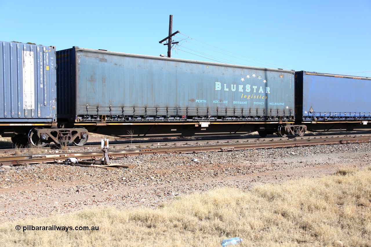 160522 2183
Parkeston, 6MP4 intermodal train, RRAY 7232 platform 2 of 5-pack articulated skel waggon set, 1 of 100 built by ABB Engineering NSW 1996-2000, 48' Blue Star Logistic curtainsider PNXC 4497.
Keywords: RRAY-type;RRAY7232;ABB-Engineering-NSW;