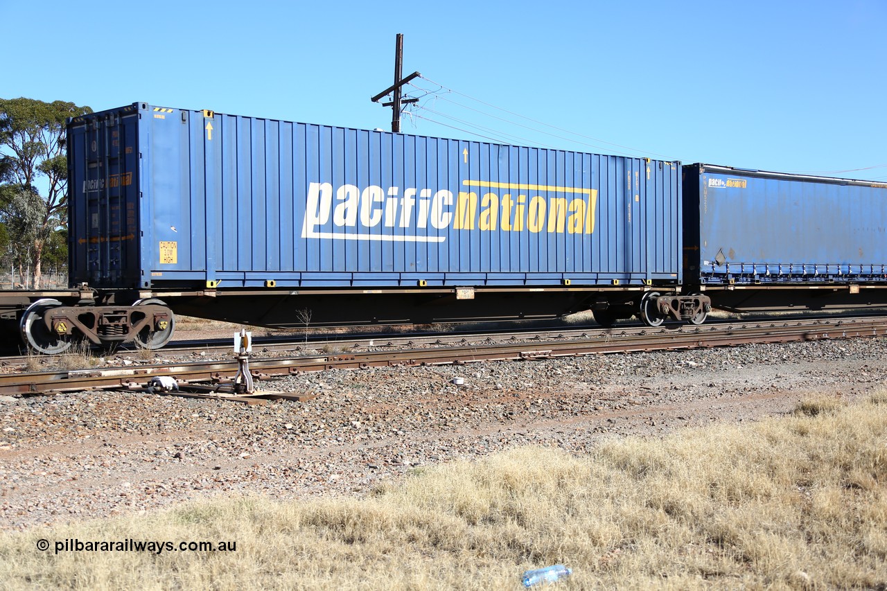 160522 2188
Parkeston, 6MP4 intermodal train, platform 4 of 5-pack RRGY 7130 5 pack articulated skel waggon set, originally built as RRBY by AN Rail at Islington Workshops SA 1996-97, 48' deck Pacific National box PNXD 004192.
Keywords: RRGY-type;RRGY7130;AN-Islington-WS;RRBY-type;