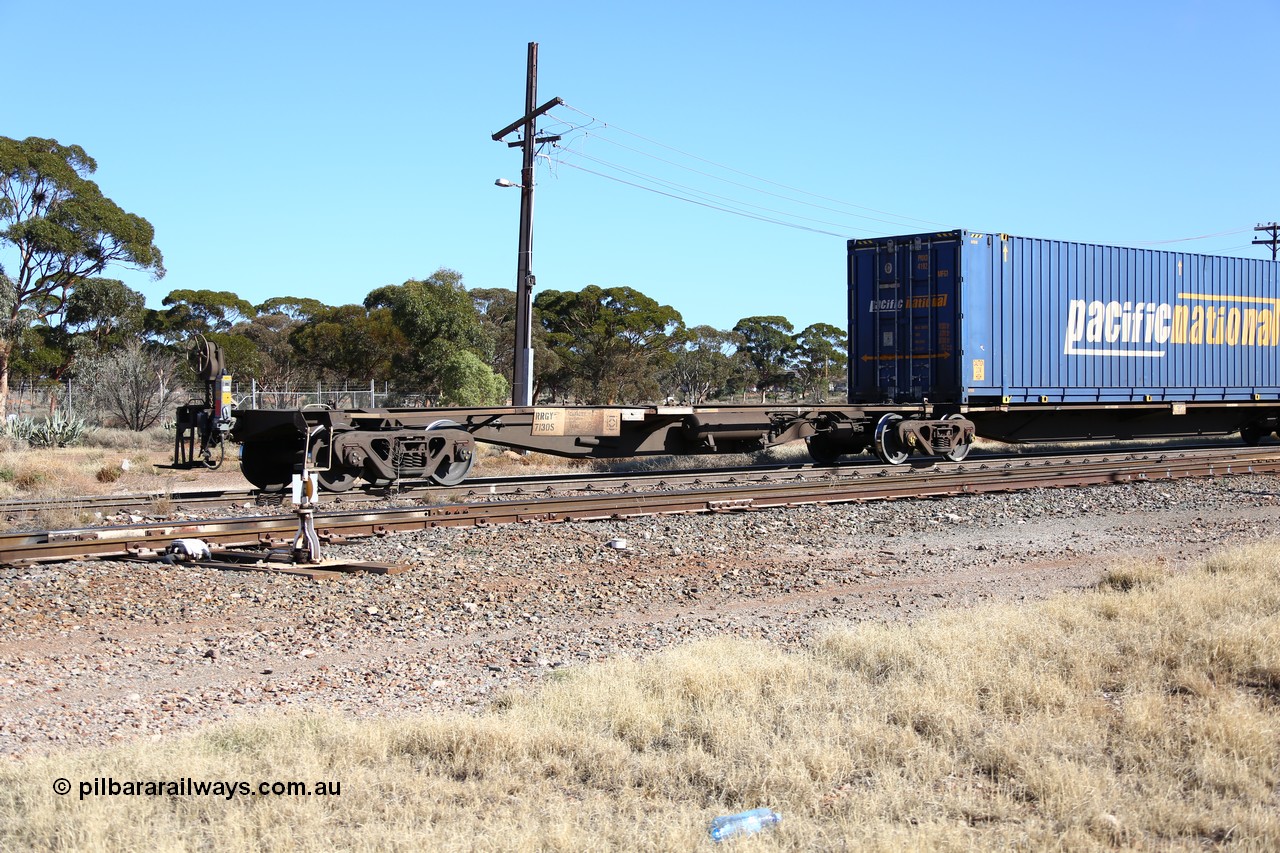 160522 2189
Parkeston, 6MP4 intermodal train, platform 5 of 5-pack RRGY 7130 5 pack articulated skel waggon set, originally built as RRBY by AN Rail at Islington Workshops SA 1996-97, 40' deck empty.
Keywords: RRGY-type;RRGY7130;AN-Islington-WS;RRBY-type;