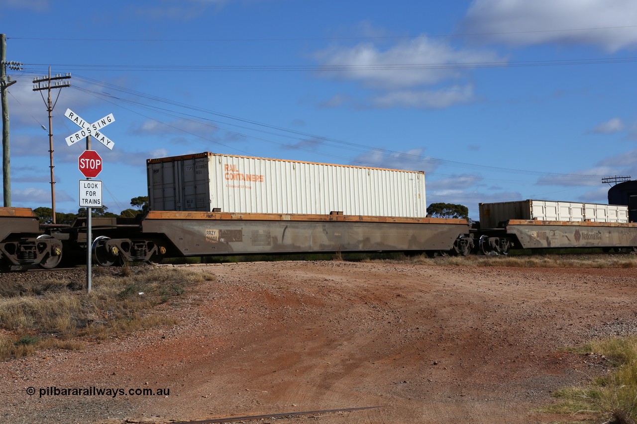 160522 2339
Parkeston, 7MP7 priority service train, platform 4 of 5-pack Goninan built RRZY 7034 well waggon set, SCF Rail Containers sea2rail TSPD 411009 container.
Keywords: RRZY-type;RRZY7034;Goninan-NSW;