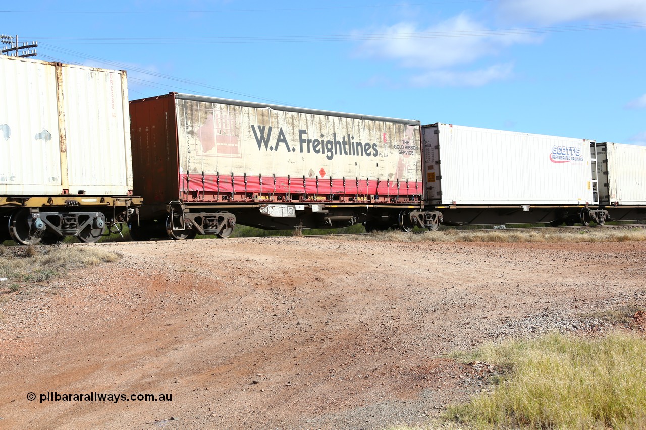160522 2352
Parkeston, 7MP7 priority service train, RRAY 7190 platform 5 of 5-pack articulated skel waggon set, 1 of 100 built by ABB Engineering NSW 1996-2000, 40' W.A.. Freightlines curtainsider WAFL 491004.
Keywords: RRAY-type;RRAY7190;ABB-Engineering-NSW;