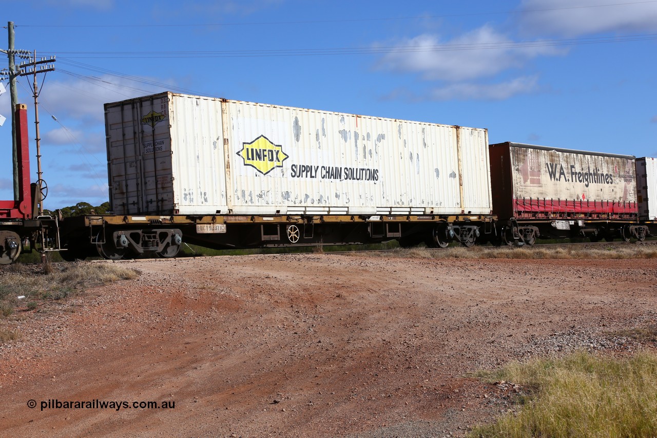 160522 2353
Parkeston, 7MP7 priority service train, RQCY 923 container waggon built by V/Line Bendigo Workshops 1977 as FQX, then VQCX, Linfox 56' container DRC 388.
Keywords: RQCY-type;RQCY923;V/Line-Bendigo-WS;FQX-type;VQCX-type;