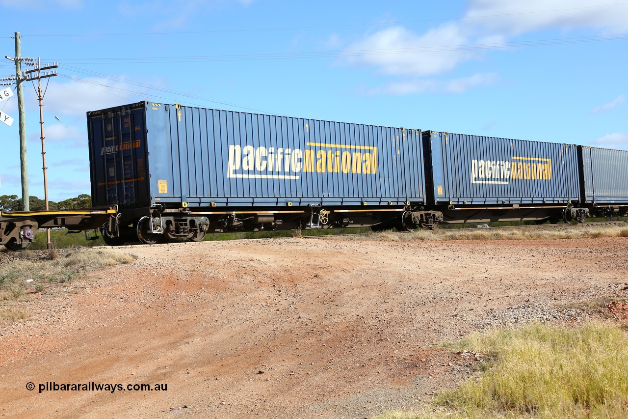 160522 2385
Parkeston, 7MP7 priority service train, platform 5 of 5 on RRQY 7330 5-pack articulated skel waggon set built by Qiqihar Rollingstock Works China in 2005 for Pacific National, with a 48' container of the owner PNXD 4187.
Keywords: RRQY-type;RRQY7330;Qiqihar-Rollingstock-Works-China;