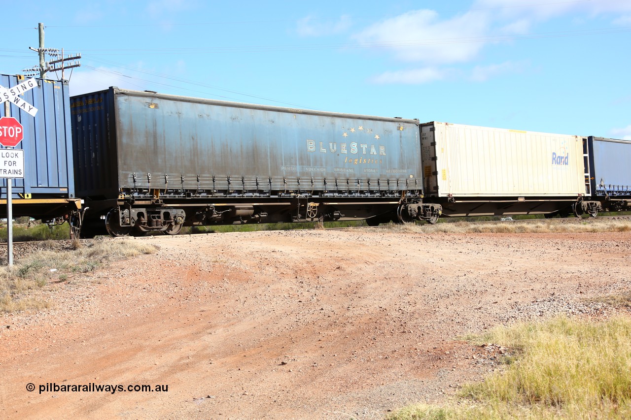 160522 2412
Parkeston, 7MP7 priority service train, platform 5 of 5 on RRQY 7327 5-pack articulated skeletal waggon set built by Qiqihar Rollingstock Works China in 2005 for Pacific National, with a 48' Blue Star Logistics curtainsider PNXC 4491.
Keywords: RRQY-type;RRQY7327;Qiqihar-Rollingstock-Works-China;