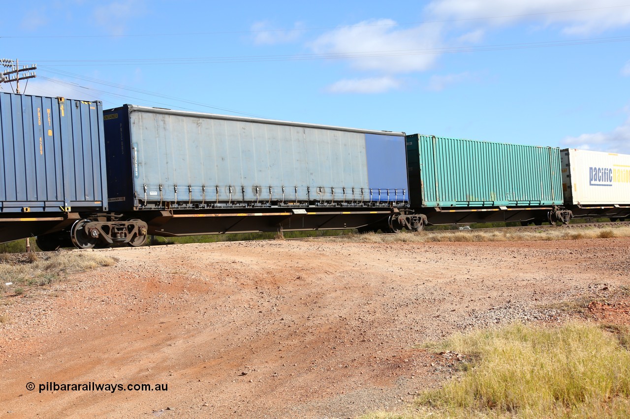 160522 2422
Parkeston, 7MP7 priority service train, RQQY 7079 platform 3 of 5-pack articulated skel waggon set, 1 of 17 built by Qld Rail at Ipswich Workshops in 1995, unmarked Pacific National 48' curtain sider PNXC 003.
Keywords: RQQY-type;RQQY7079;Qld-Rail-Ipswich-WS;