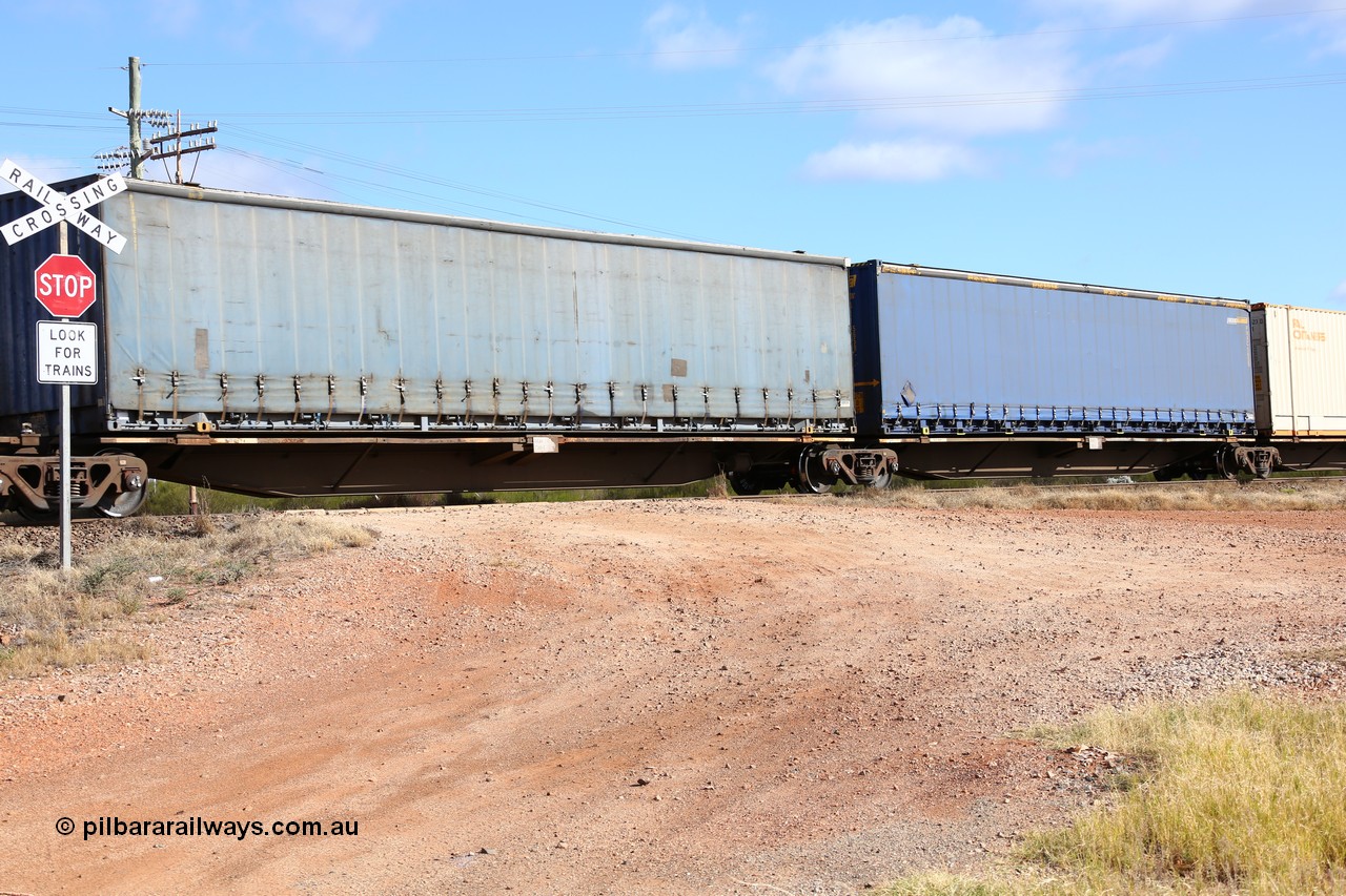 160522 2443
Parkeston, 7MP7 priority service train, RRAY 7249 platform 4 of 5-pack articulated skel waggon set, 1 of 100 built by ABB Engineering NSW 1996-2000, 48' deck with Pacific National curtainsider PNXM 4522 without logo.
Keywords: RRAY-type;RRAY7249;ABB-Engineering-NSW;