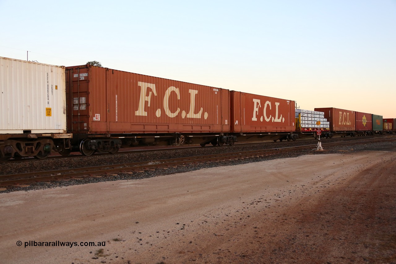 160523 2719
Parkeston, 1PM5 intermodal train, RRQY 7324 5 pack articulated skel waggon set built by Qiqihar Rollingstock Works China in 2005 for Pacific National, with three FCL 48' boxes, a 40' flatrack and a 48' Linfox box.
Keywords: RRQY-type;RRQY7324;Qiqihar-Rollingstock-Works-China;