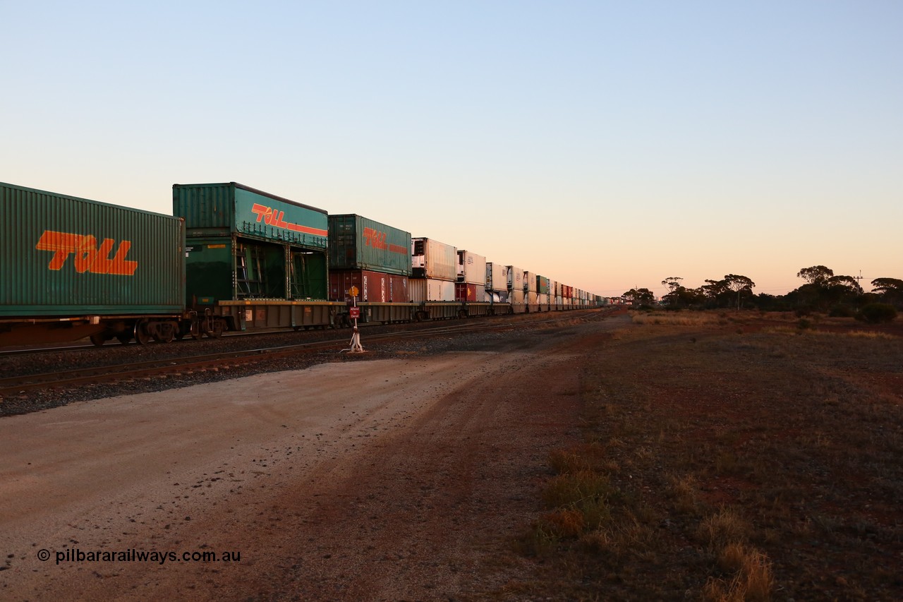 160523 2721
Parkeston, view along the back of 1PM5 intermodal train of the double stack wall.
