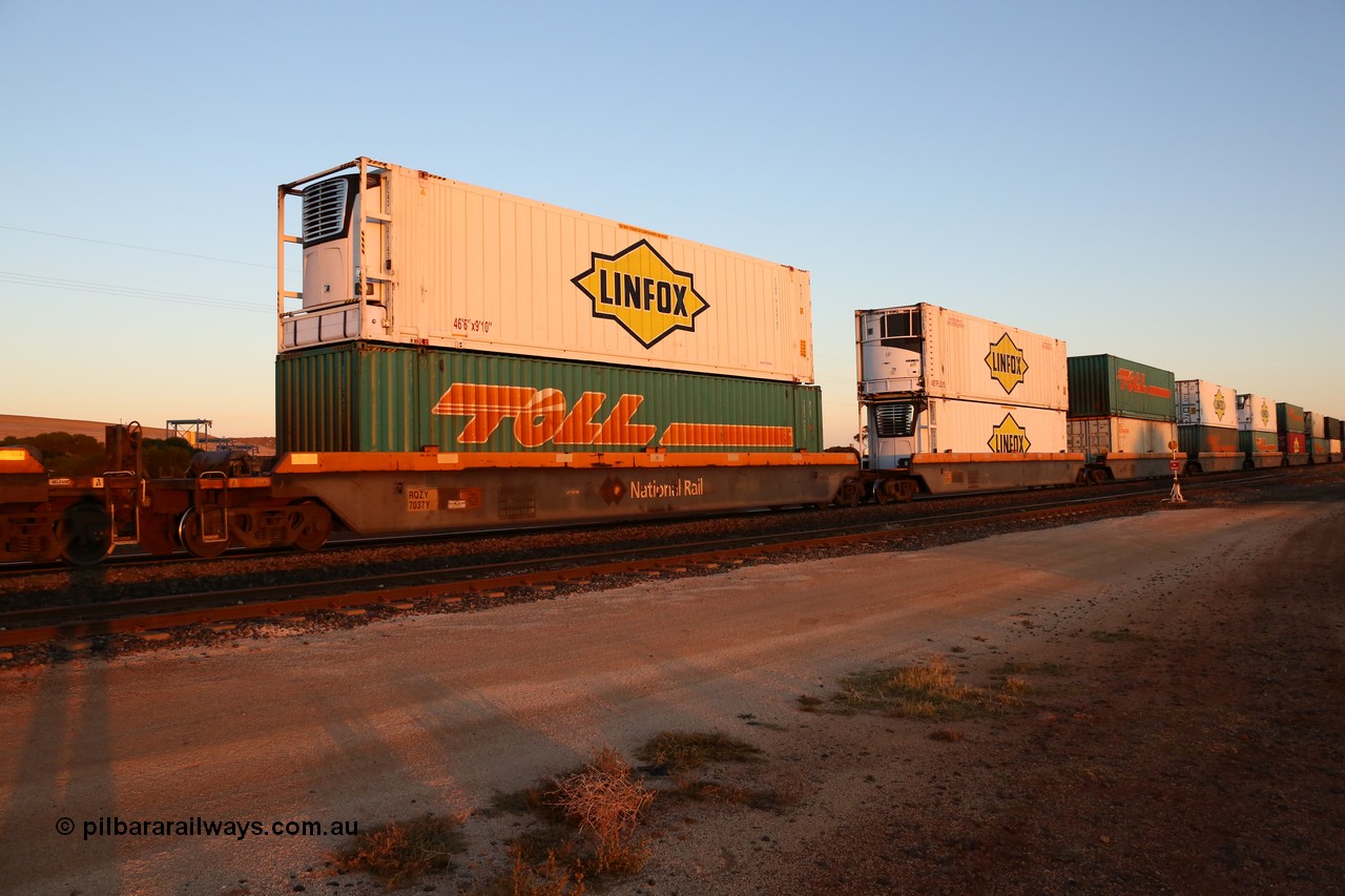 160523 2725
Parkeston, 1PM5 intermodal train, RQZY 7037 one of thirty two 5-pack well waggon sets built by Goninan in 1995 for National Rail in 1995-96, with 46' reefers and 48' containers double stacked.
Keywords: RQZY-type;RQZY7037;Goninan-NSW;