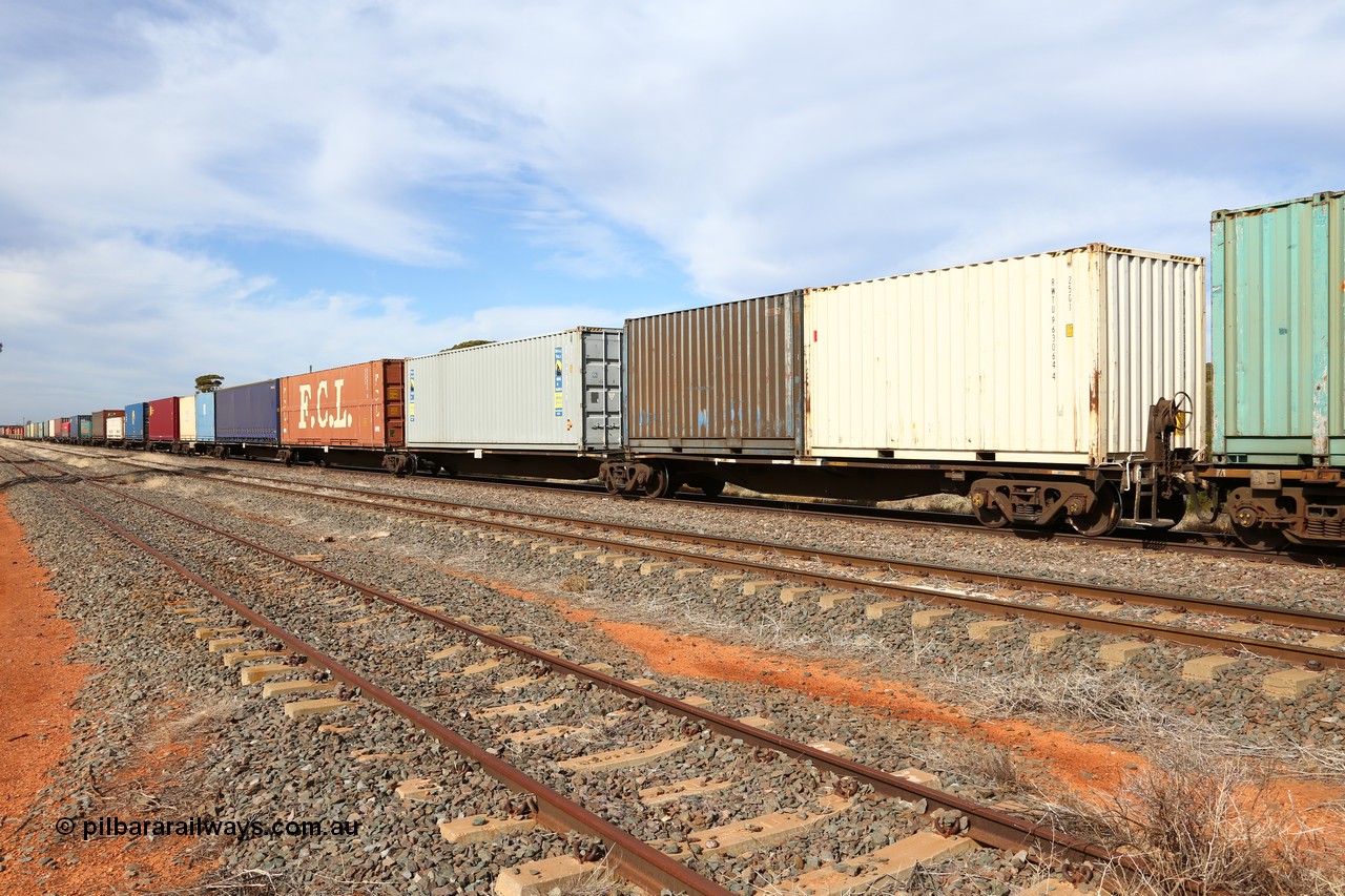 160523 2937
Parkeston, 7SP3 intermodal train, RRGY 7128 5-pack articulated skel waggon, one of fifty built by AN Rail Islington Workshops in 1996-97 as type RRBY with a range of 20', 40' and 48' containers.
Keywords: RRGY-type;RRGY7128;AN-Islington-WS;RRBY-type;