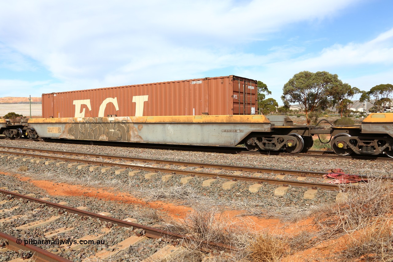 160523 2963
Parkeston, 7SP3 intermodal train, RQZY 7053 platform 3 of five unit bar coupled well container waggon set built in a batch of thirty two by Goninan NSW in 1995/96, loaded with FCL 48' container FBGU 801689
Keywords: RQZY-type;RQZY7053;Goninan-NSW;