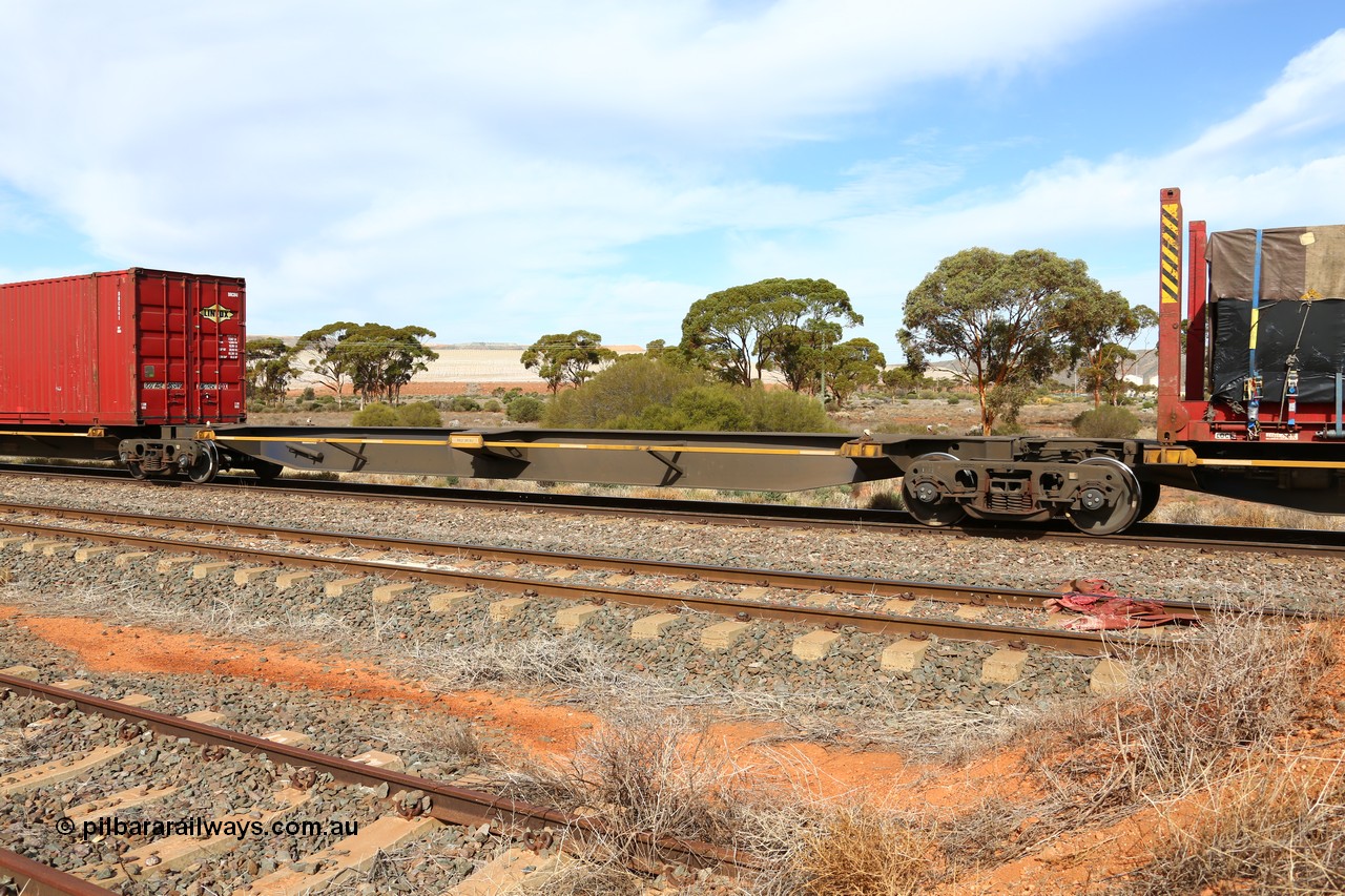 160523 2970
Parkeston, 7SP3 intermodal train, RRQY 8519 platform 4 of 5-pack articulated skel waggon set, built by Qiqihar Rollingstock Works, China in 2015, empty.
Keywords: RRQY-type;RRQY8519;Qiqihar-Rollingstock-Works-China;