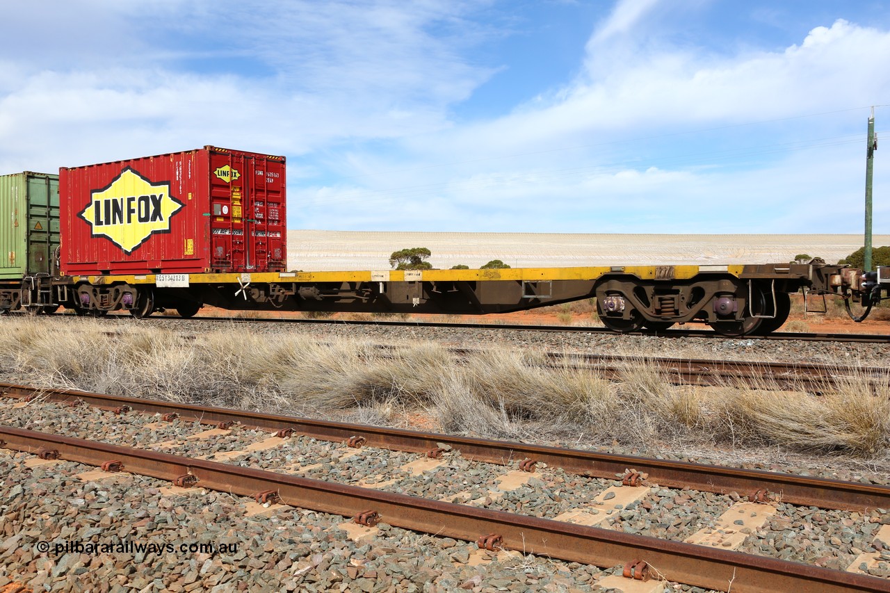 160523 3015
Parkeston, 7SP3 intermodal train, RQSY 34313 container waggon, one of a hundred OCY type waggons built by Goninan NSW in 1974-74, recoded to NQOY. Loaded with a Linfox 20' 2EG9 type box FSWB 9635163.
Keywords: NQSY-type;NQSY34313;Goninan-NSW;OCY-type;NQOY-type;