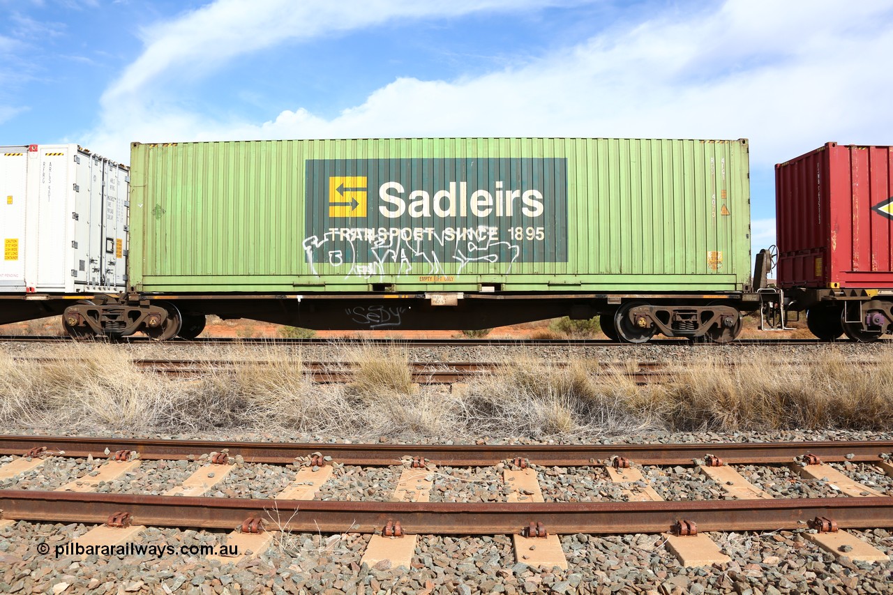 160523 3017
Parkeston, 7SP3 intermodal train, RRAY 7167 platform 5 of 5-pack articulated skeletal waggon set, one of 100 built by ABB Engineering NSW 1996-2000, with a Sadleirs 40' 4FG1 type box RCS 4073.
Keywords: RRAY-type;RRAY7167;ABB-Engineering-NSW;