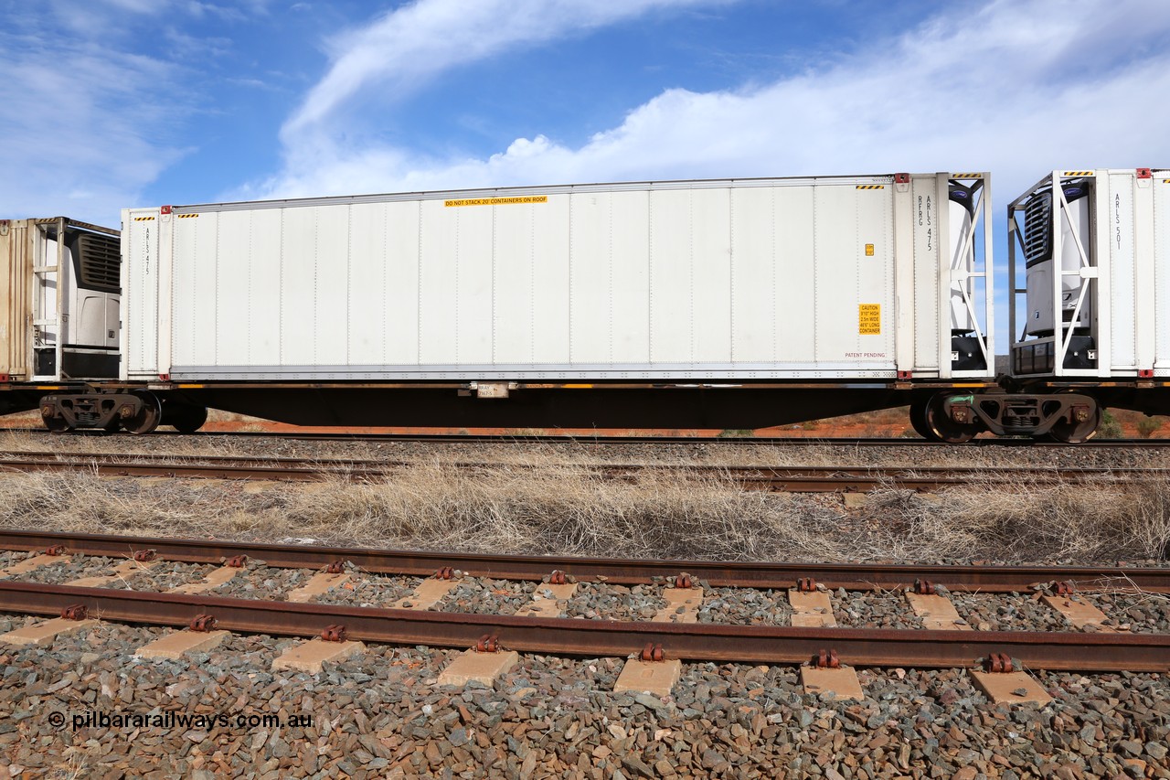 160523 3019
Parkeston, 7SP3 intermodal train, RRAY 7167 platform 3 of 5-pack articulated skeletal waggon set, one of 100 built by ABB Engineering NSW 1996-2000 with an ARLS 46' RFRG type reefer ARLS 475.
Keywords: RRAY-type;RRAY7167;ABB-Engineering-NSW;