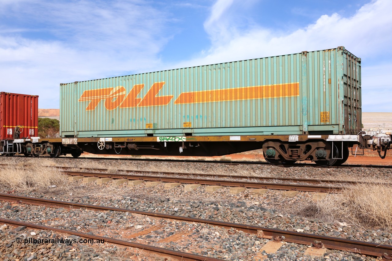 160523 3026
Parkeston, 7SP3 intermodal train, RQSY 34357 container waggon, one of a hundred OCY type waggons built by Goninan NSW in 1974-74, recoded to NQOY, NQSY. Loaded with a 48' Toll MEG1 type box TCML 48468.
Keywords: RQSY-type;RQSY34357;Goninan-NSW;OCY-type;NQOY-type;NQSY-type;