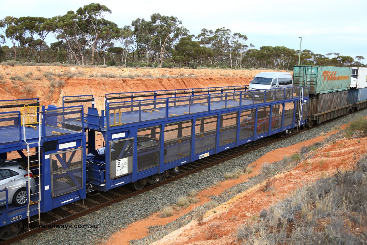 160524 3745
West Kalgoorlie, 2PM6 intermodal train, double deck automobile waggon RMOY 01001, type leader of thirteen built by Qiqihar Rollingstock Works China in 2014 for Pacific National.
Keywords: RMOY-type;RMOY01001;Qiqihar-Rollingstock-Works-China;